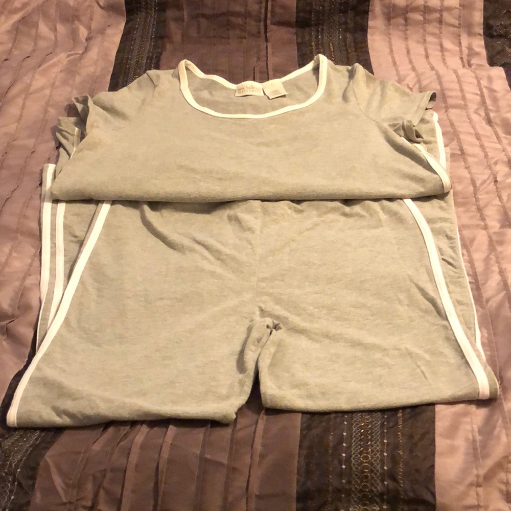 Maternity Exercise/lounge outfit.  Size is M/L
